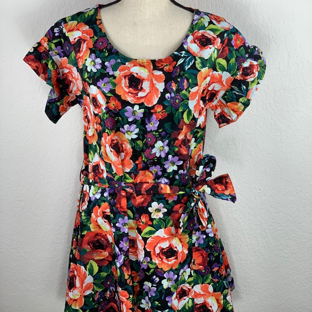 NWT Black floral dress with tie at waist - Picture 2 of 6